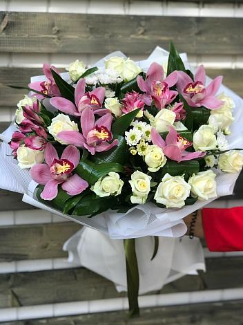 Букет цветов из: Розы и Хризантемы в Молоково