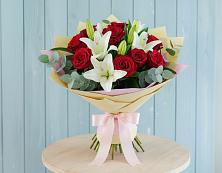 Букет цветов из:  Лилии и Розы в Молоково