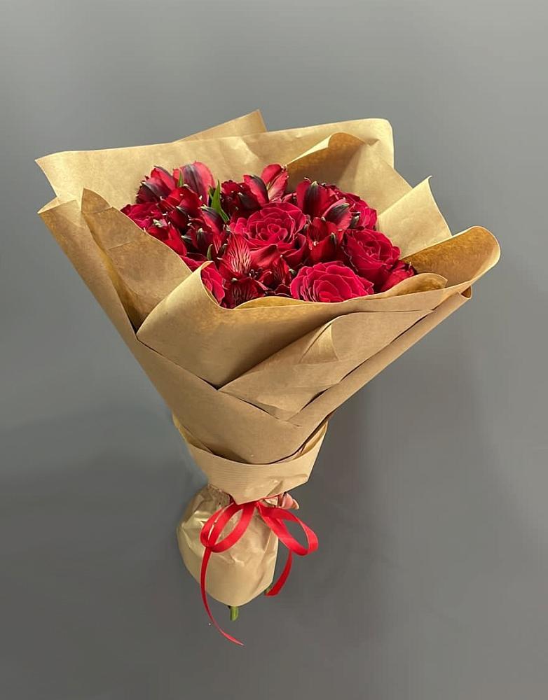 Букет цветов из: Альстромерии и Розы в Молоково