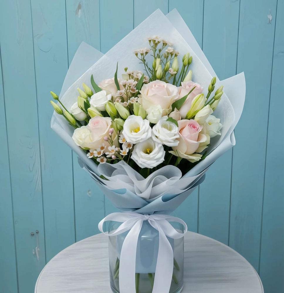 Букет цветов из: Розы и Лизиантусы в Молоково