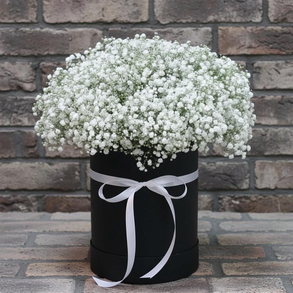 Цветочная композиция из Гипсофила в шляпной коробке в Молоково