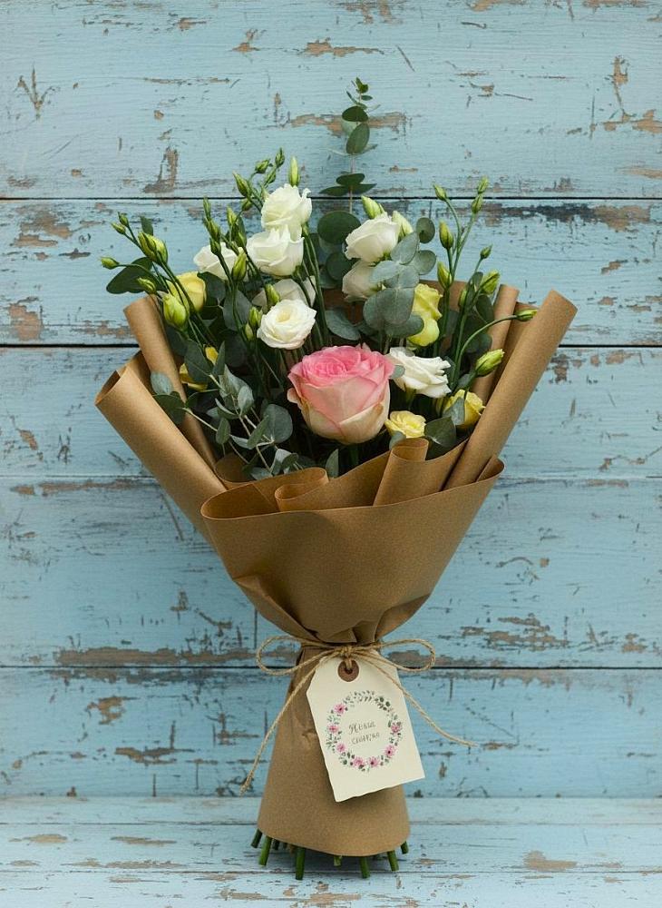 Букет цветов из: Розы и Лизиантусы в Молоково