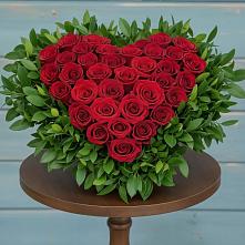 Цветочная композиция из Розы в виде сердца в Молоково