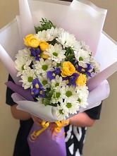 Букет цветов из:  Ирисы, Хризантемы и Розы #REPLACE_PRED# Молоково