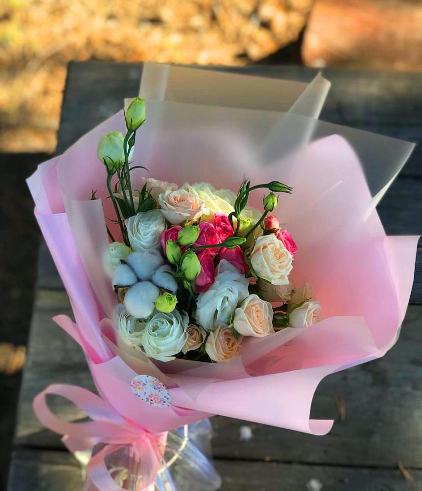 Букет цветов из: Розы и Лизиантусы в Молоково