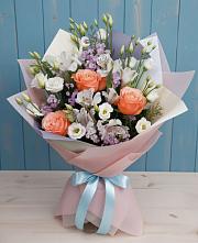 Букет цветов из:  Лизиантусы, Розы, Альстромерии и Гипсофила в Молоково