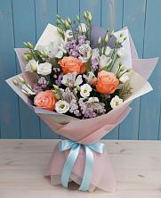 Букет цветов из:  Лизиантусы, Розы, Альстромерии и Гипсофила в Молоково