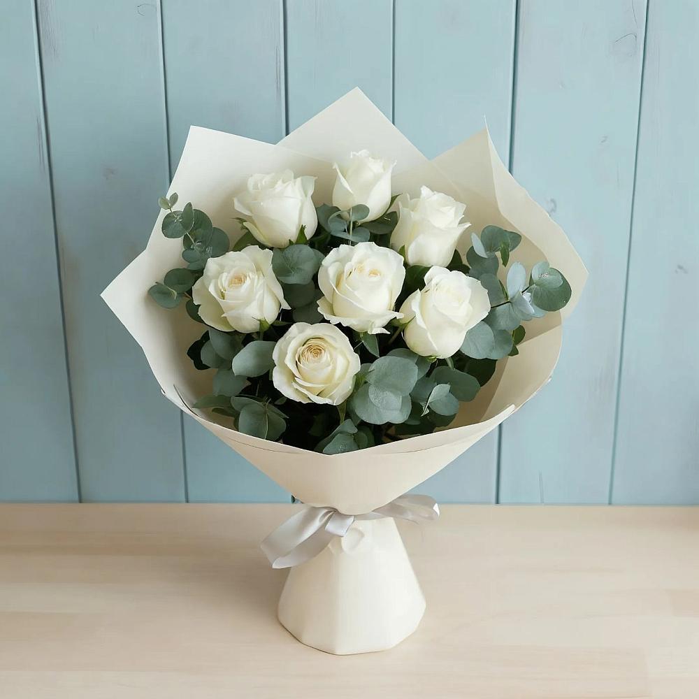 Букет Белые розы в Эвкалипте в Молоково