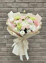 Букет цветов из:  Гвоздики, Розы, Лизиантусы и Хризантемы в Молоково