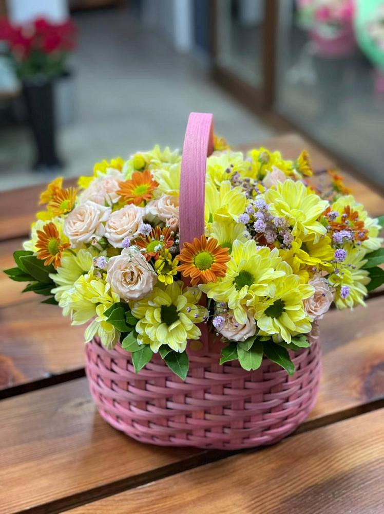 Цветочная композиция из Хризантемы и Розы в корзине в Молоково