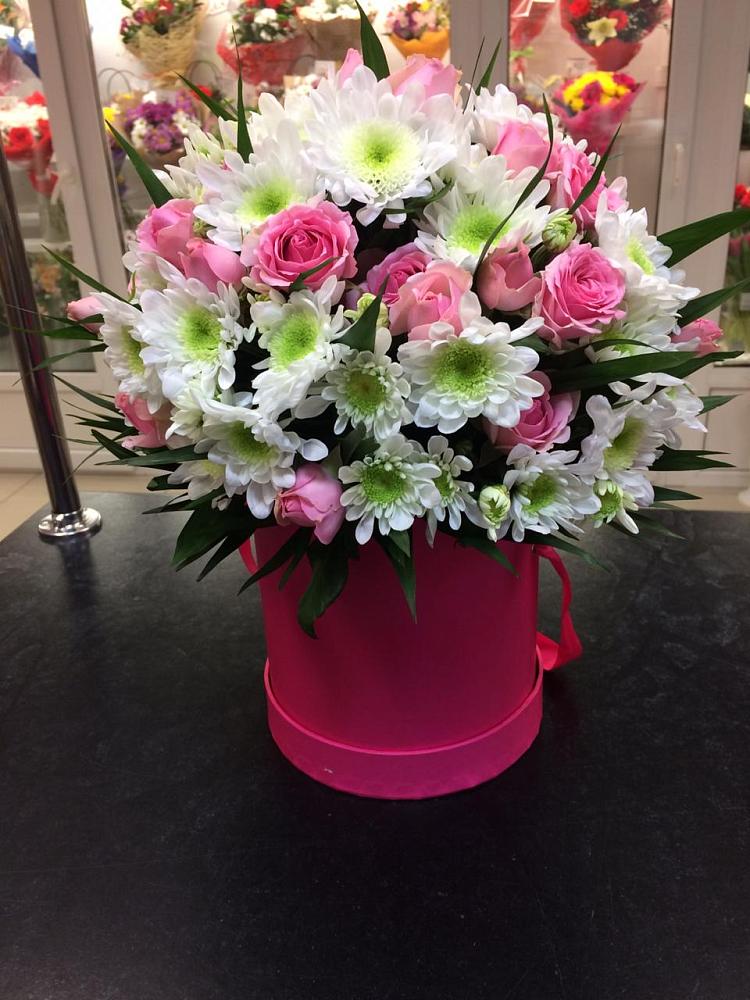 Цветочная композиция из Розы и Хризантемы в шляпной коробке в Молоково