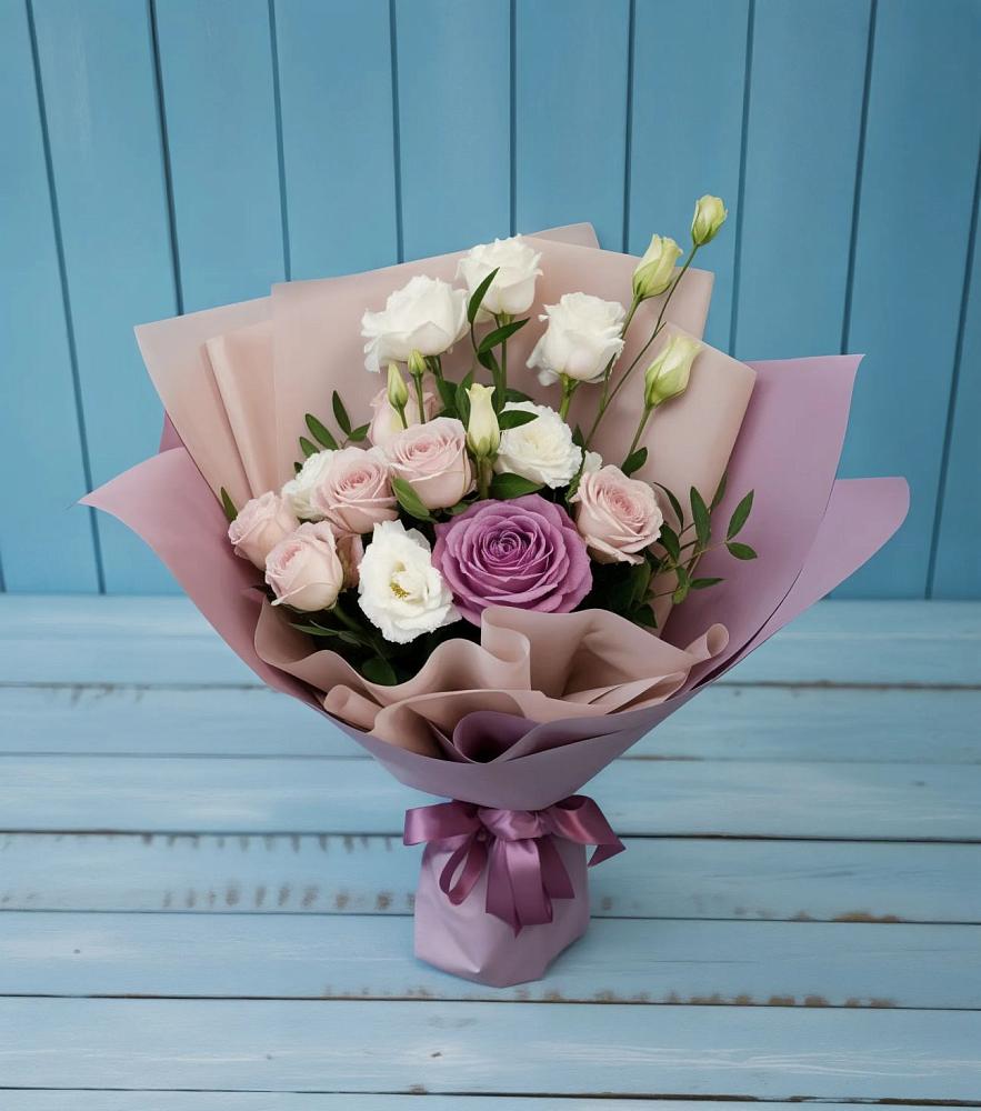 Букет цветов из: Розы и Лизиантусы в Молоково